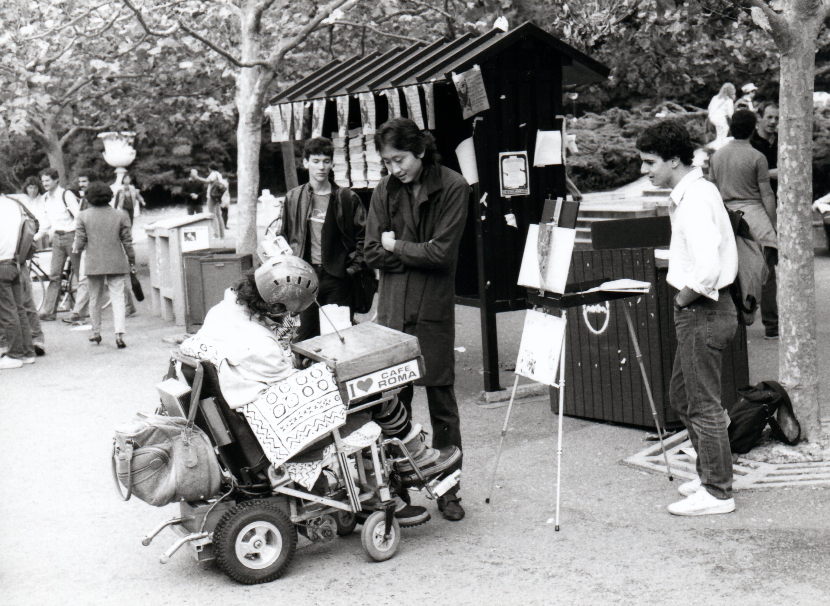 Frank Moore on Sproul Plaza, October 1984. Photo by Steven Black.